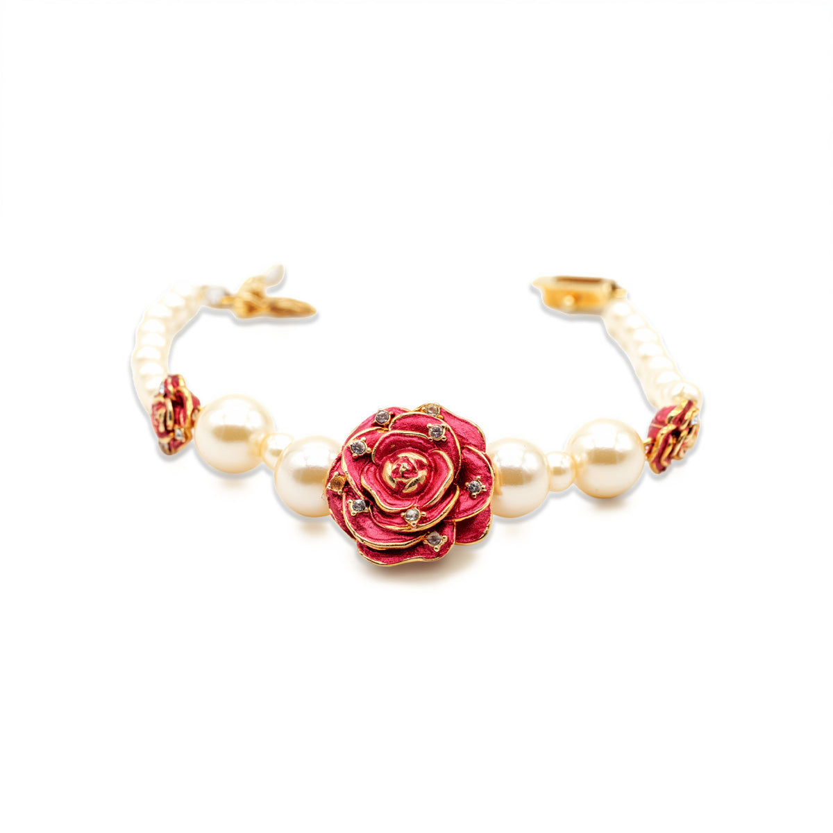 Goldfarbenes Armband mit Perlen und drei Blüten