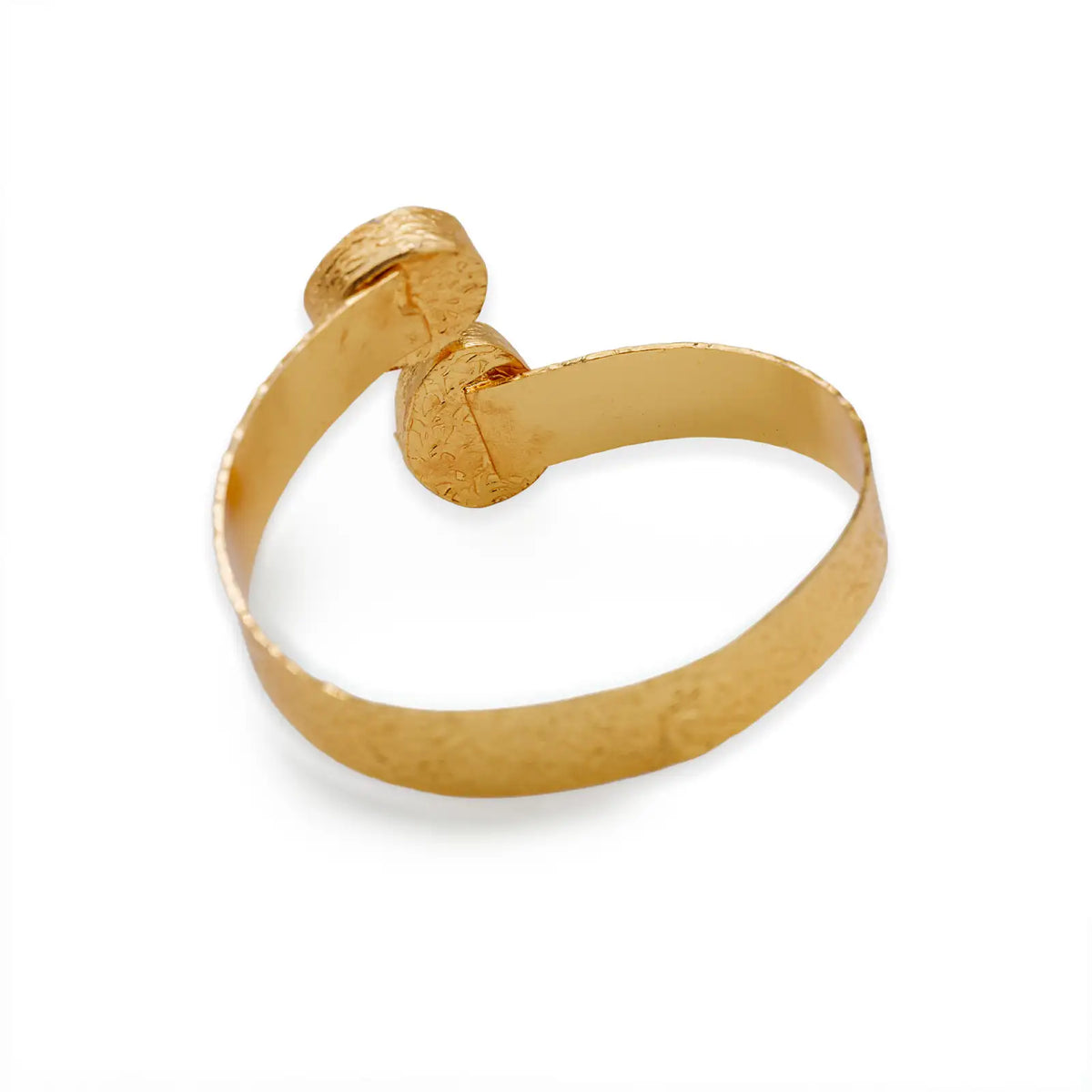 Handgefertigter goldfarbener Armreif mit Perlmutt-Optik und blauem Cat-Eye